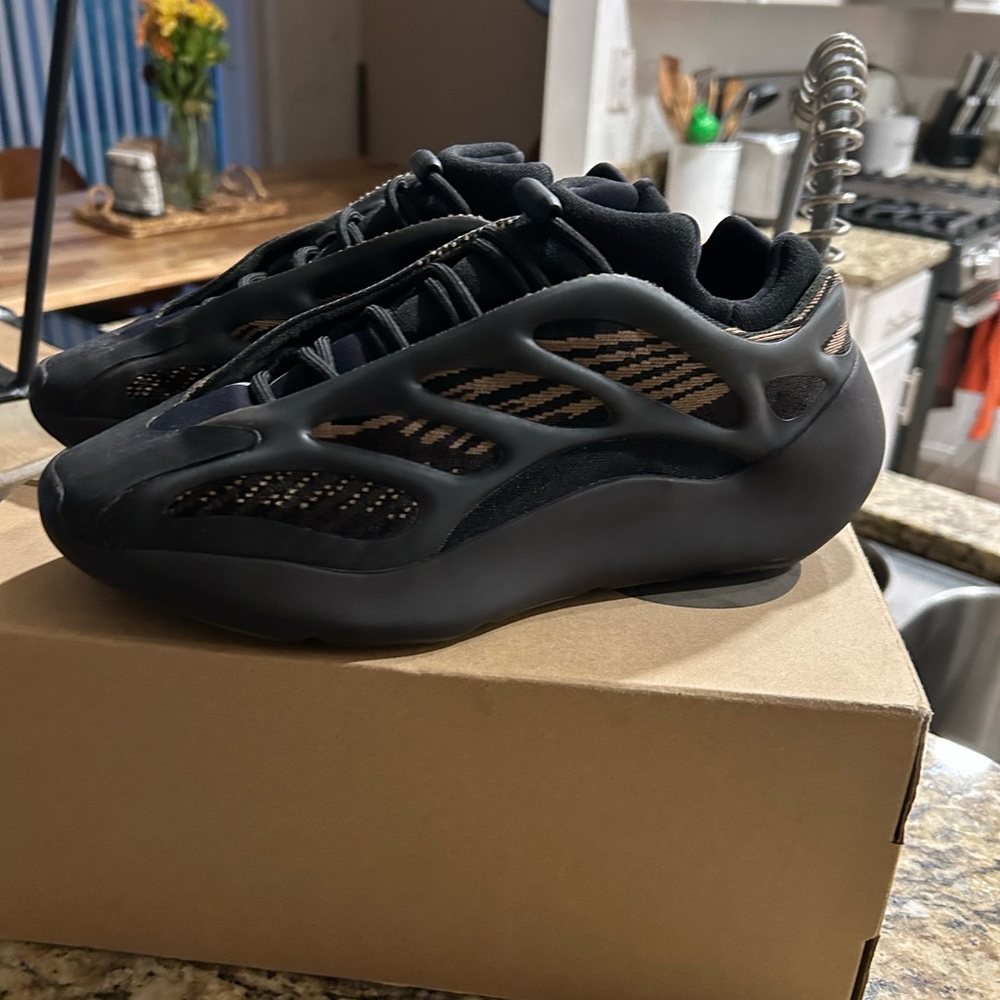 Yeezy 700 V3 Calybrown